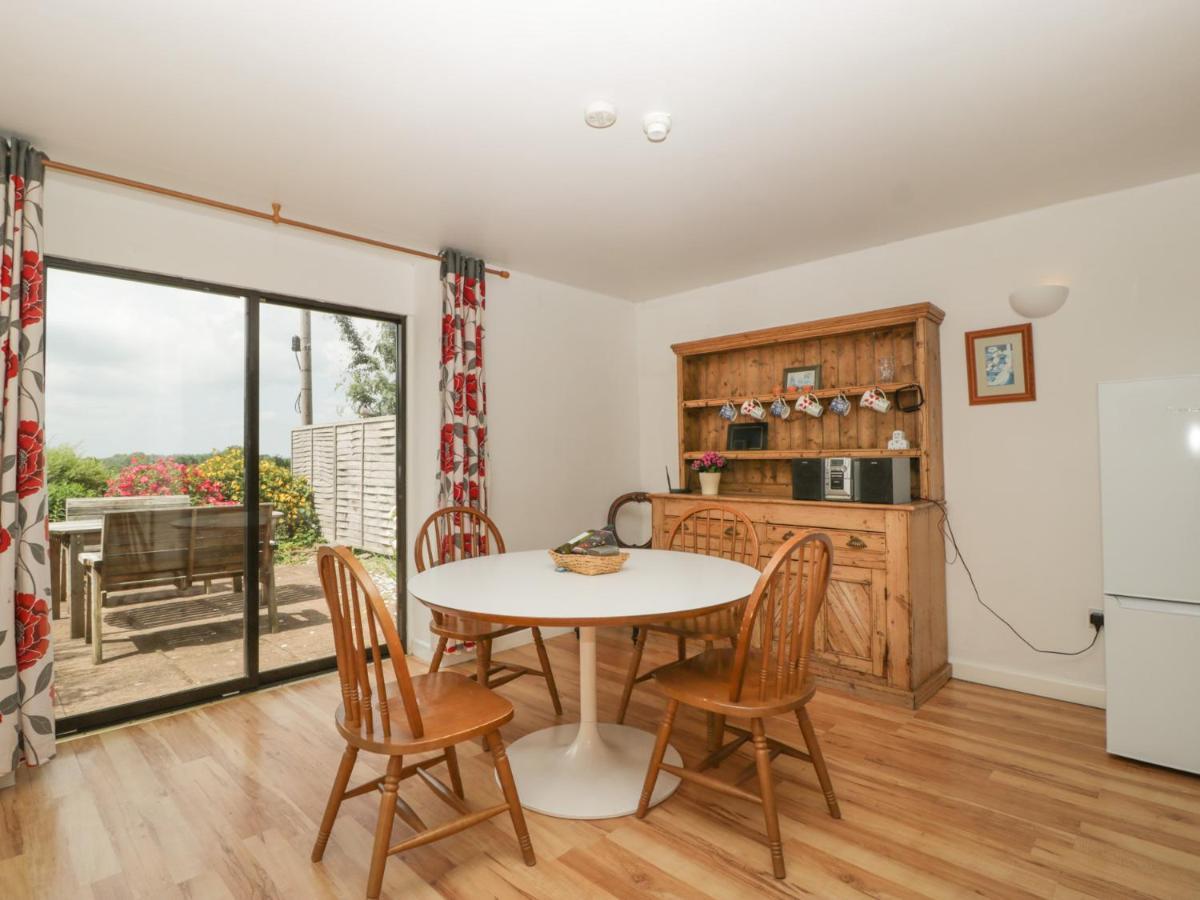 Wheelbarrow Cottage Stoke Prior  Экстерьер фото