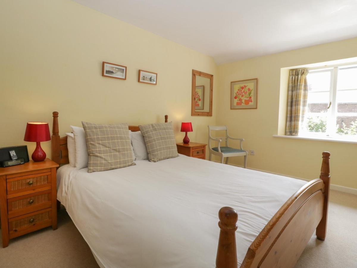 Wheelbarrow Cottage Stoke Prior  Экстерьер фото