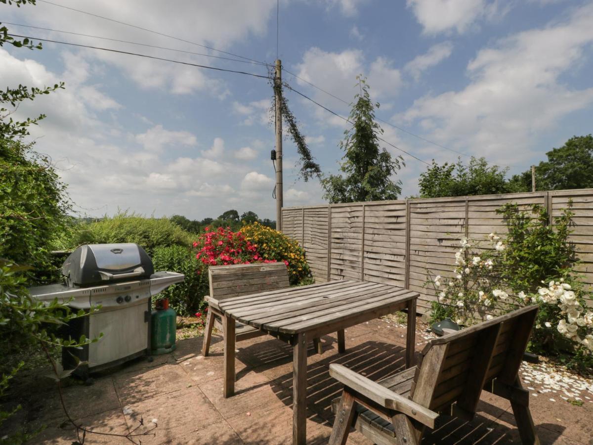Wheelbarrow Cottage Stoke Prior  Экстерьер фото